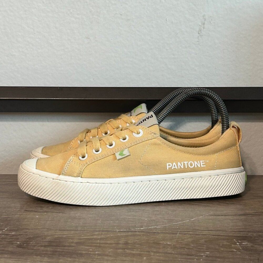 Cariuma OCA Low Pantone Women’s Shoes Size 7.5 Yellow